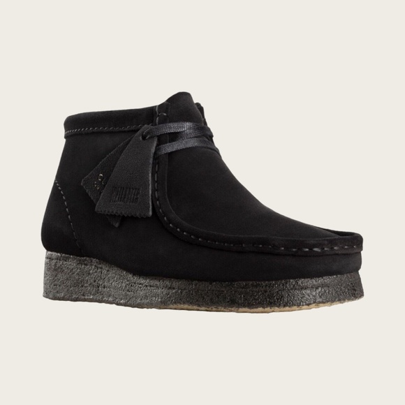 Men\'s Clarks Wallabee Chukka Boot in Black Suede. 261 55517 main image 4